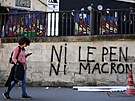 Ani Le Penová, ani Macron. Protestní heslo skupiny Extinction Rebellion v...