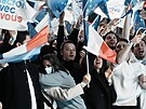 Píznivci francouzského prezidenta Emmanuela Macrona reagují na oznámení...