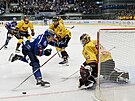 1. zápas baráe o hokejovou extraligu, Kladno - Jihlava. Branká Dukly Maxim...
