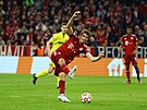 Útoník Bayernu Thomas Müller v akci ve tvrtfinále Ligy mistr proti...