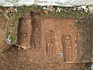 Pi oprav parku v Teboni odkryli archeologové hroby z 18. století