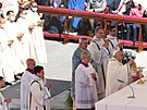 Pape Frantiek pronesl své tradiní poselství Urbi et Orbi (Mstu a svtu)....