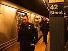 Ve stanici metra v New York dolo k pestelce. Policisté na míst objevili...
