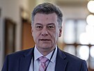 Ministr spravedlnosti Pavel Blaek pi píchodu na jednání vlády (13. dubna...