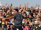 Golfista Scottie Scheffler se raduje z triumfu v Masters v August.