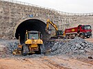 Stavbai u Bolkówa razí tunel dlouhý 2,3 kilometru, je souástí úseku silnice...