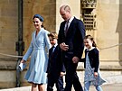 Vévodkyn Kate, princ George, princ William a princezna Charlotte pi píchodu...