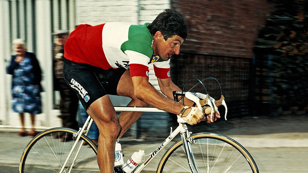 Francesco Moser v závod Paí - Roubaix v roce 1982.