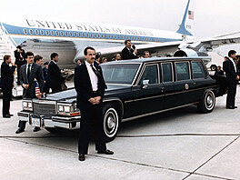 Ronald Reagan a jeho limuzína Cadillac Fleetwood z roku 1984.