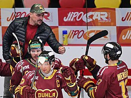 Jihlavt hokejist a jejich trenr Viktor Ujk slav gl. (rok 2018)