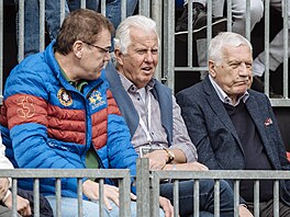 Bývalý prezident Václav Klaus (vpravo) se piel podívat na pátení program BJK...