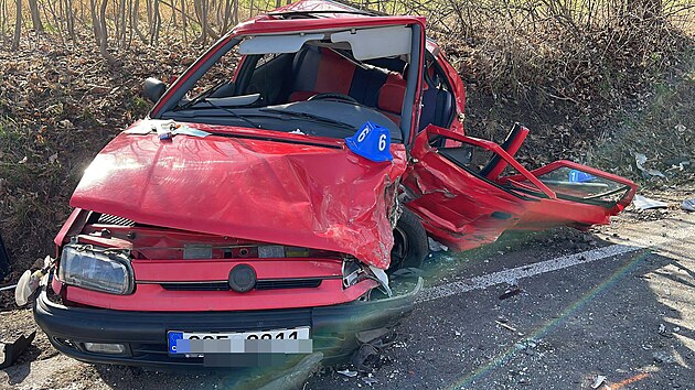 Pi eln srce dvou aut nedaleko Prahy zemel idi, ti lid se zranili. (12. dubna 2022)