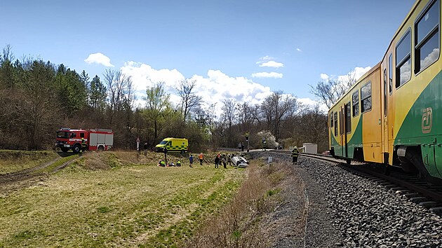Na Lounsku se stetlo auto s vlakem. (10. dubna 2022)