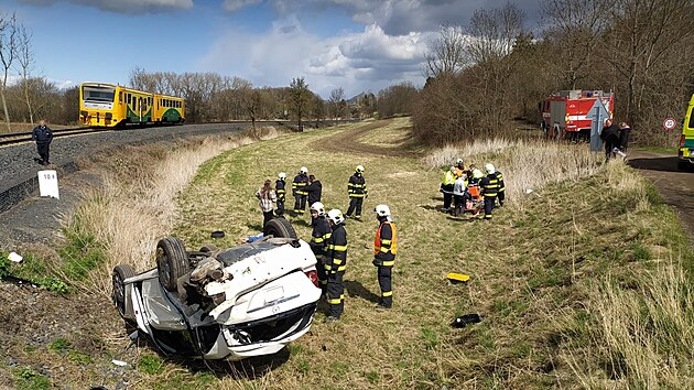 Na Lounsku se stetlo auto s vlakem. (10. dubna 2022)