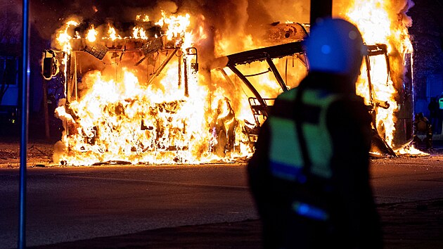 Pi demonstracch, kter se uskutenily na konci minulho tdne, se podle vdsk policie zranilo nejmn tyicet lid.(16. dubna 2022)