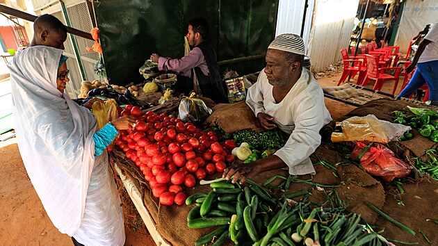 Ceny potravin v Súdánu rostou. Cena potravin po celém světě stoupla od poloviny roku 2020 o padesát procent. (17. března 2022)
