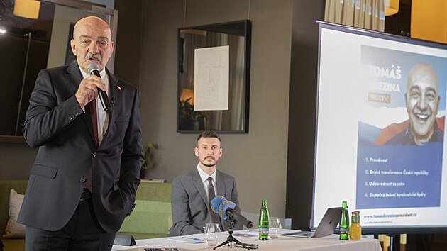 Podnikatel Tomáš Březina uspořádal tiskovou konferenci ke své kandidatuře na prezidenta. (13. dubna 2022)