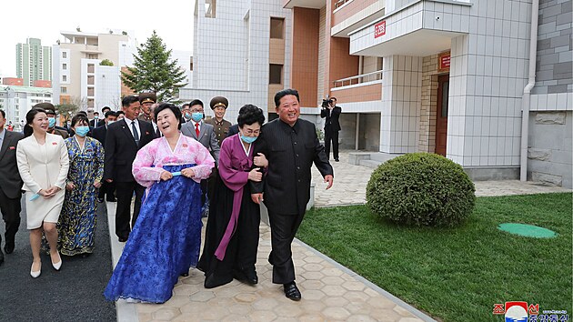 Severokorejsk vdce Kim ong-un v nov rezidenn tvrti na behu eky Potchong v Pchjongjangu (13. dubna 2022)