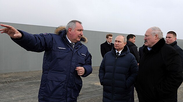 Rusk prezident Vladimir Putin (uprosted) a blorusk prezident Alexandr Lukaenko (vpravo, 12. dubna 2022)