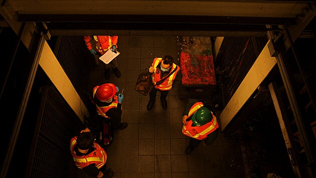 Ve stanici metra v New York došlo k přestřelce. Policisté na místě objevili také výbušná zařízení. (12. dubna 2022)