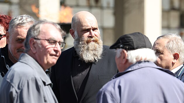 Posledn� rozlou�en� s u�itelem St�edn�ho odborn�ho u�ili�t� v pra�sk� Ohradn� ulici, kter� byl zavra�d�n. (13. dubna 2022)