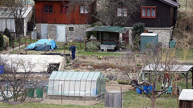 Tebsk radnici se povedlo na ministerstvu vnitra vyjednat vjimku. Majitel rekreanch nemovitost na zem msta, z nich nen sven smsn odpad, nebudou muset hradit pslun poplatek. Zmna vyhlky tak pot hlavn zahrdke z tamnch koloni. Na snmku je tebsk zahrdksk kolonie Jan ika.