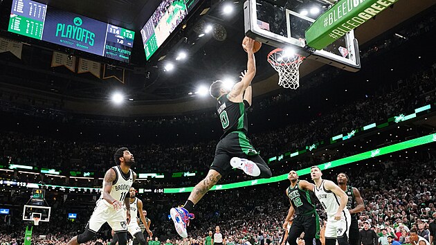 Jayson Tatum z Bostonu dv vtzn ko v utkn proti Brooklynu.