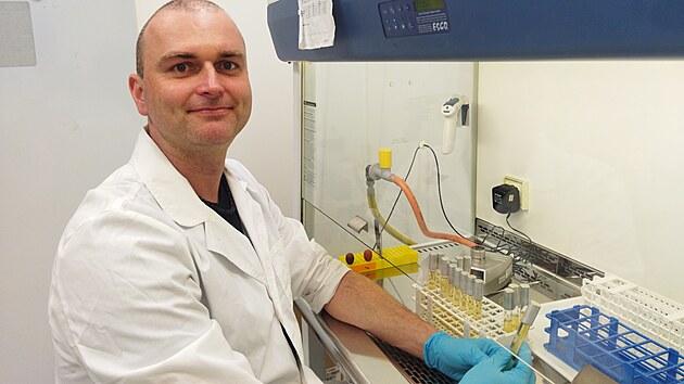 Mikrosv�ty: O parazitologii s Petrem Radou