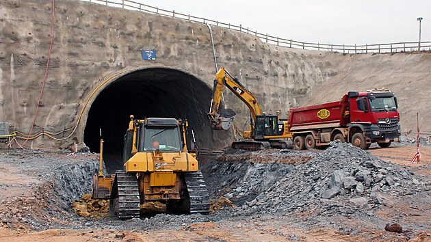 Stavbai u Bolkwa raz tunel dlouh 2,3 kilometru, je soust seku silnice S3 z Bolkwa pes Kamennou Horu do pohranin Lubawky.