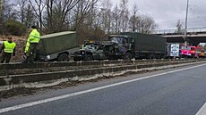 V Jihlav� bouralo p�t vozidel nizozemské armády, která se p�es �esko...