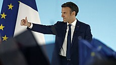 Francouzský prezident Emmanuel Macron promlouvá ve svém volebním štábu po...