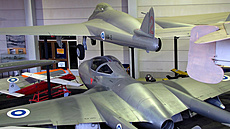 Dvojice stroj de Havilland Vampire v barvách finského letectva, dole je...