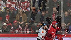 2. utkání finále hokejové extraligy, T�inec - Sparta. Michal Kova��ík z T�ince...