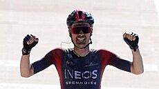 Dylan van Baarle z týmu Ineos slaví vítzství na Paí-Roubaix 2022