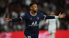 Útoník Paris Saint-Germain slaví Neymar gól v utkání proti Olympique Marseille