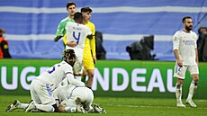 Hrái Realu Madrid slaví postup do semifinále Ligy mistr pes Chelsea.