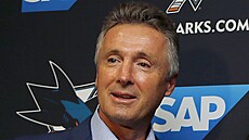 Doug Wilson odstoupil z pozice generálního manažera San Jose Sharks.