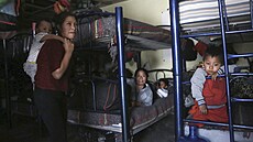 Migranti, kteří jsou na cestě z Mexika do USA, odpočívají v zařízení v Juarézu.... | na serveru Lidovky.cz | aktuální zprávy