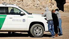 Migranti zadrení na hranici USA a Mexika (29. bezna 2022)