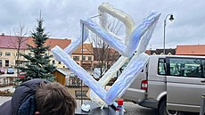 �áci vyrobili na 3D tiskárnách kostku z plastu.