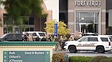 Střelba v obchodním domě v Jižní Karolíně zranila 14 lidí. (17. dubna 2022)