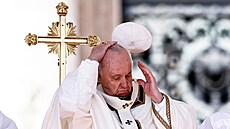 Pape Frantiek pronesl své tradiní poselství Urbi et Orbi (Mstu a svtu)....