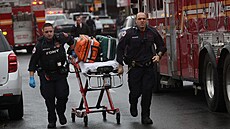 Ve stanici metra v New York do�lo k p�est�elce. Policisté na míst� objevili...