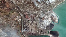 Satelitní snímek ukazuje železárny a ocelárny  Azovstal v Mariupolu na... | na serveru Lidovky.cz | aktuální zprávy