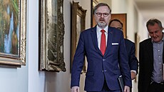 Premiér Petr Fiala přichází na jednání vlády. (13. dubna 2022) | na serveru Lidovky.cz | aktuální zprávy