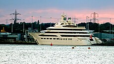 Luxusní jachta Dilbar