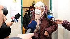 Eva Štíbrová odchází od soudu s trestem tři roky vězení s podmínečným odkladem...