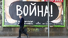 V Praze se na několika místech objevily přemalované protiválečné billboardy s... | na serveru Lidovky.cz | aktuální zprávy