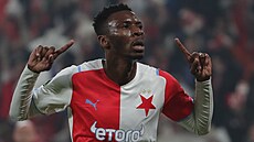 Slávista Ibrahim Traoré se raduje z gólu proti Feyenoordu ve �tvrtfinálové...