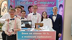 Studentská firma Booder company výrábí a prodává  binder, který stahuje prsa...